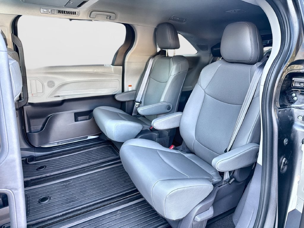 2021 Toyota Sienna XLE 7 Passenger