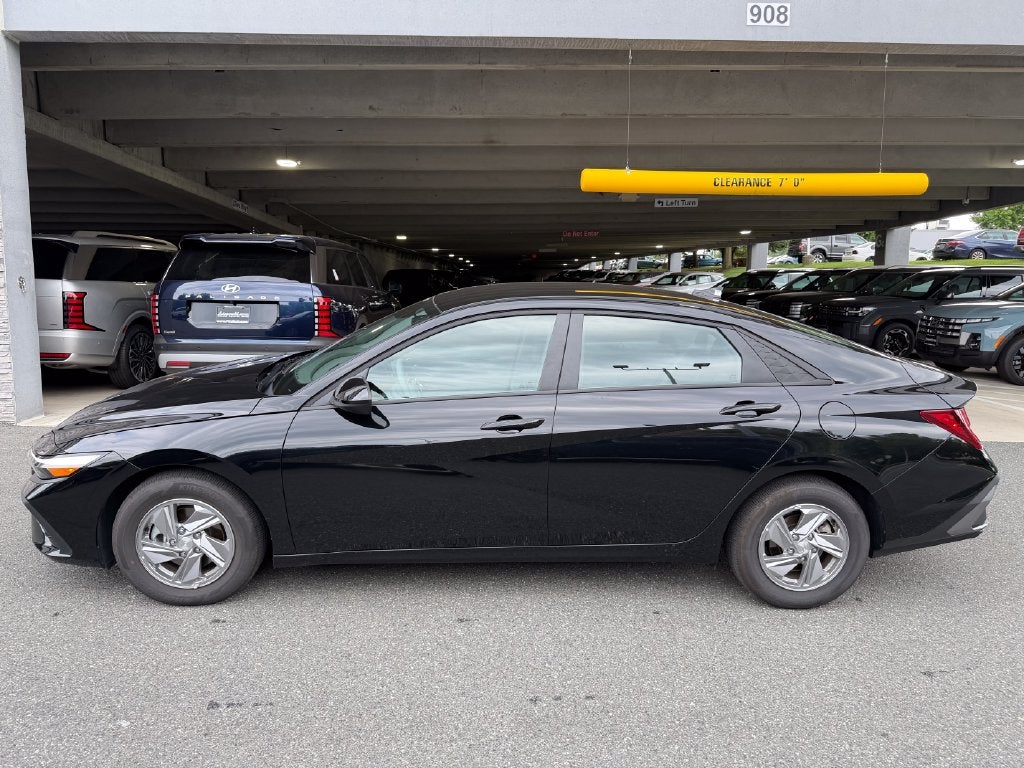 2025 Hyundai Elantra SE