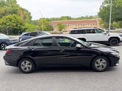 2025 Hyundai Elantra SE