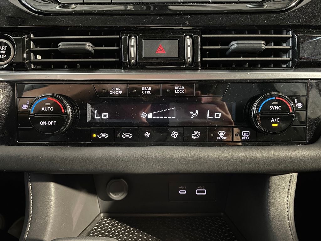 2024 Nissan Pathfinder SV