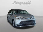 2022 Toyota Sienna LE 8 Passenger
