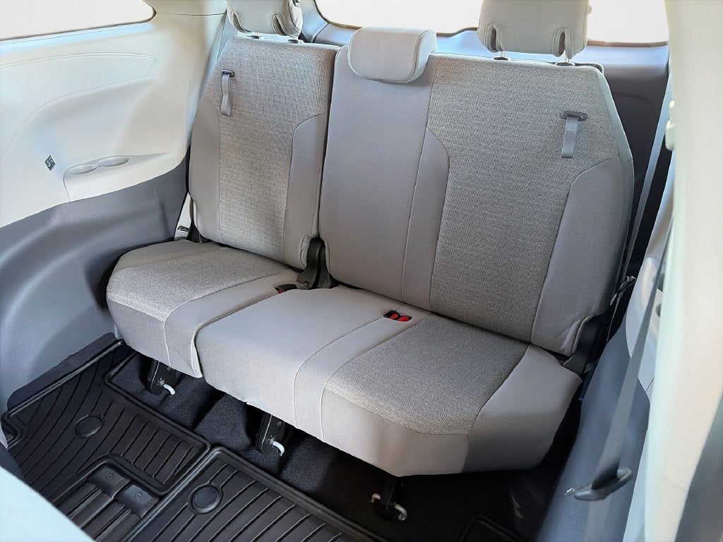 2022 Toyota Sienna LE 8 Passenger