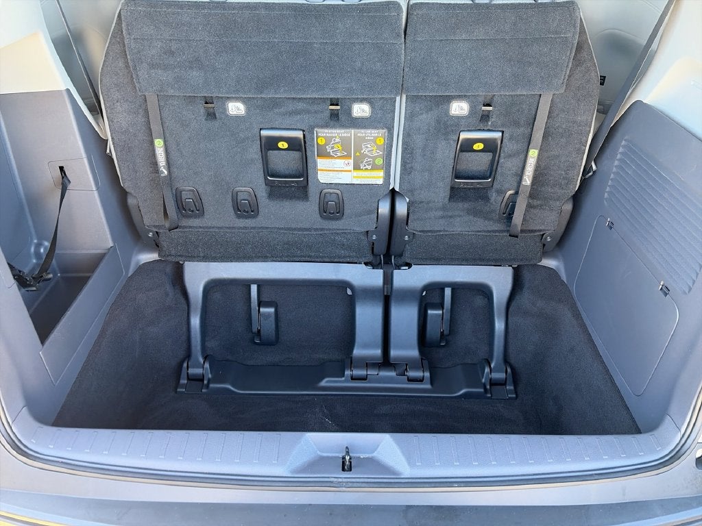 2022 Toyota Sienna LE 8 Passenger