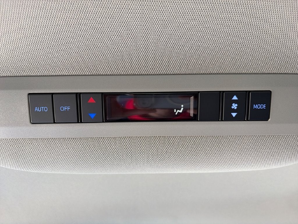 2022 Toyota Sienna LE 8 Passenger