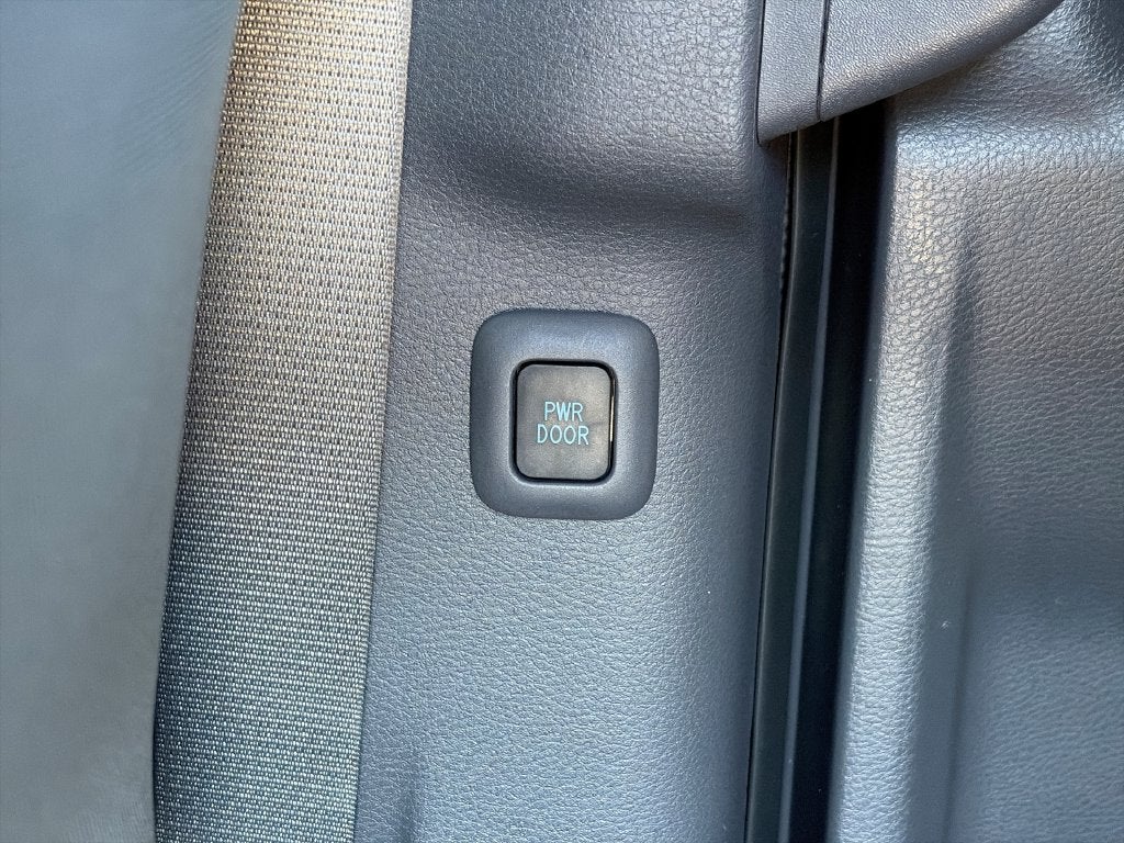 2022 Toyota Sienna LE 8 Passenger