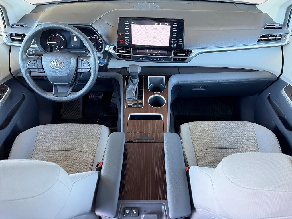 2022 Toyota Sienna LE 8 Passenger
