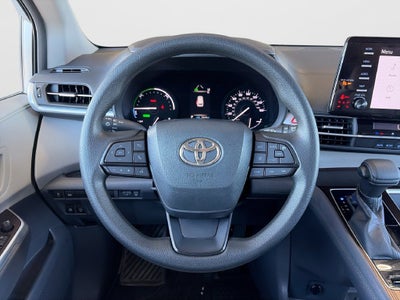 2022 Toyota Sienna LE 8 Passenger