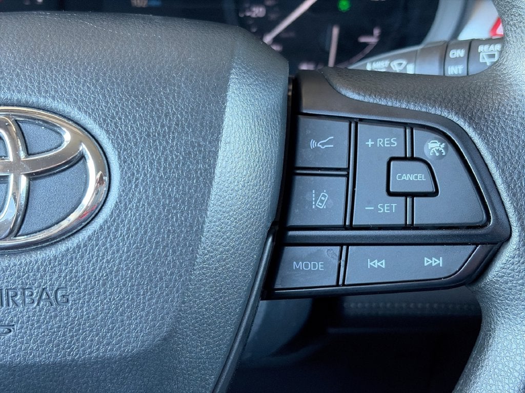 2022 Toyota Sienna LE 8 Passenger