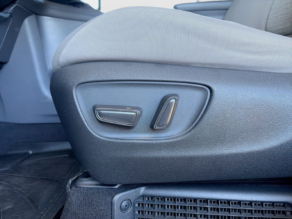 2022 Toyota Sienna LE 8 Passenger