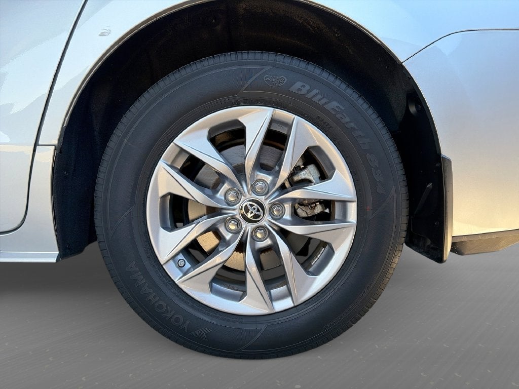 2022 Toyota Sienna LE 8 Passenger