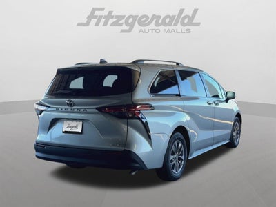 2022 Toyota Sienna LE 8 Passenger