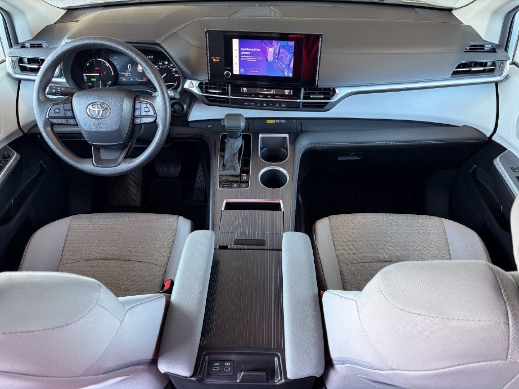 2025 Toyota Sienna LE 8 Passenger