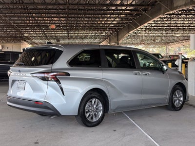 2025 Toyota Sienna LE 8 Passenger