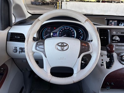 2013 Toyota SIENNA XLE 3.5L XLE 8 Passenger