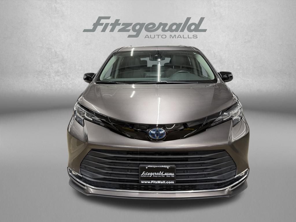 2022 Toyota SIENNA XLE XLE