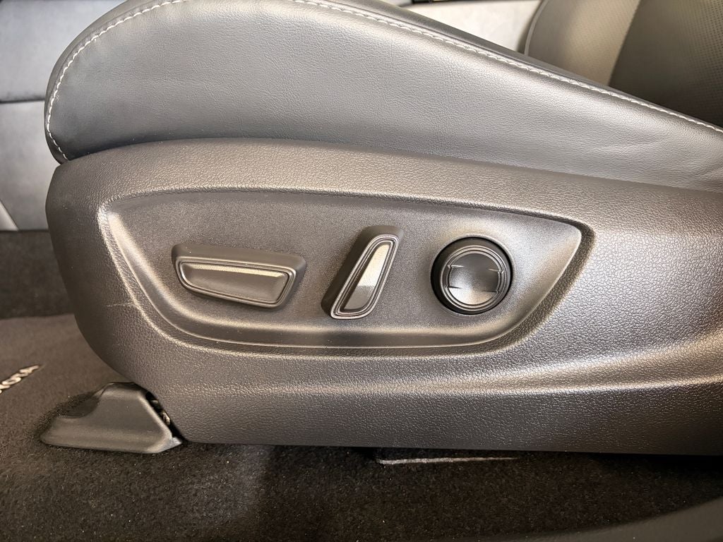 2025 Toyota CROWN XLE