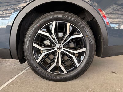 2025 Toyota CROWN XLE