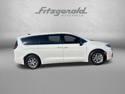 2024 Chrysler Pacifica Touring