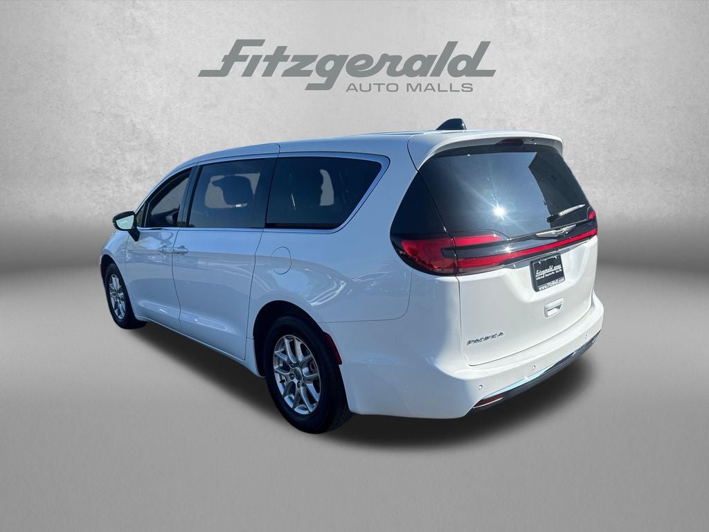 2024 Chrysler Pacifica Touring