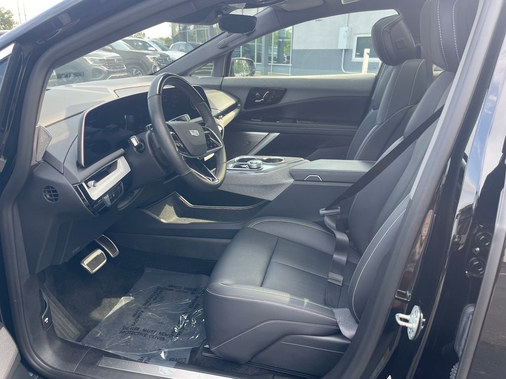 2025 Cadillac OPTIQ Luxury 2