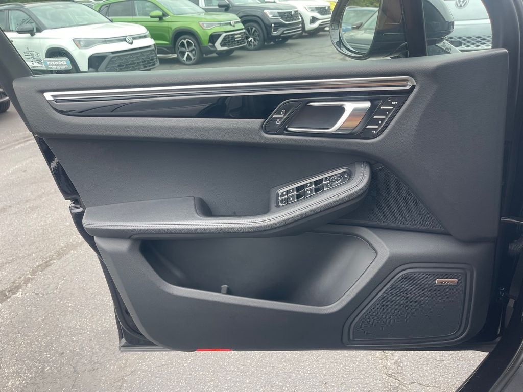2024 Porsche Macan Base