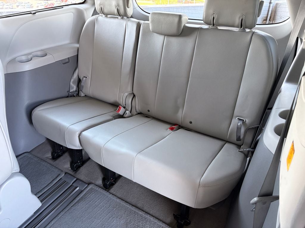 2013 Toyota Sienna XLE 8 Passenger