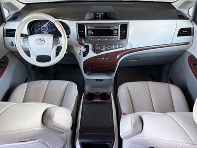 2013 Toyota Sienna XLE 8 Passenger