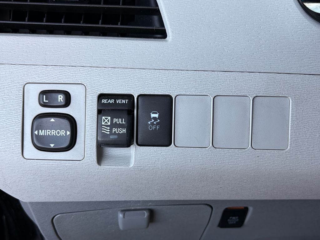 2013 Toyota Sienna XLE 8 Passenger