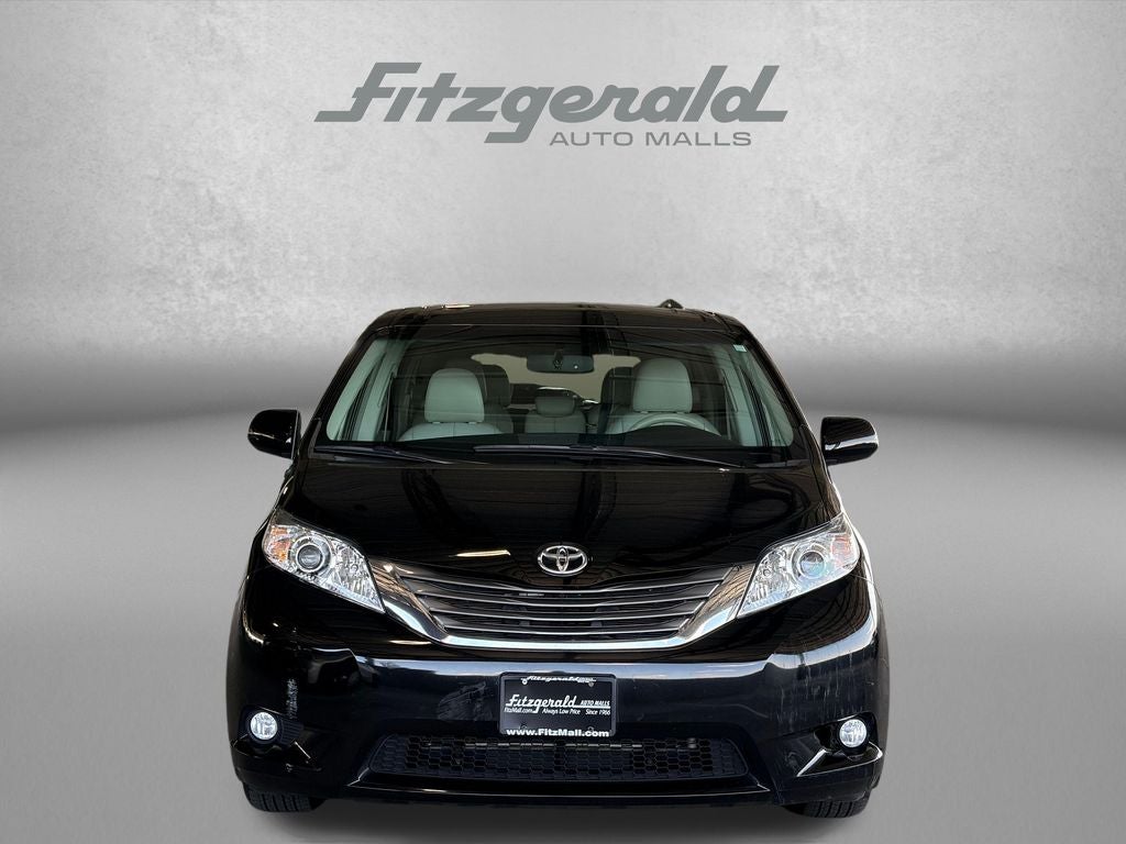2013 Toyota Sienna XLE 8 Passenger