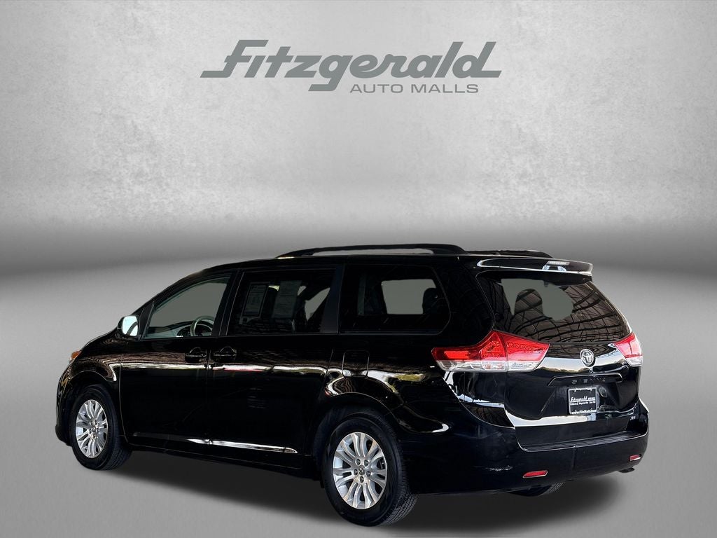 2013 Toyota Sienna XLE 8 Passenger