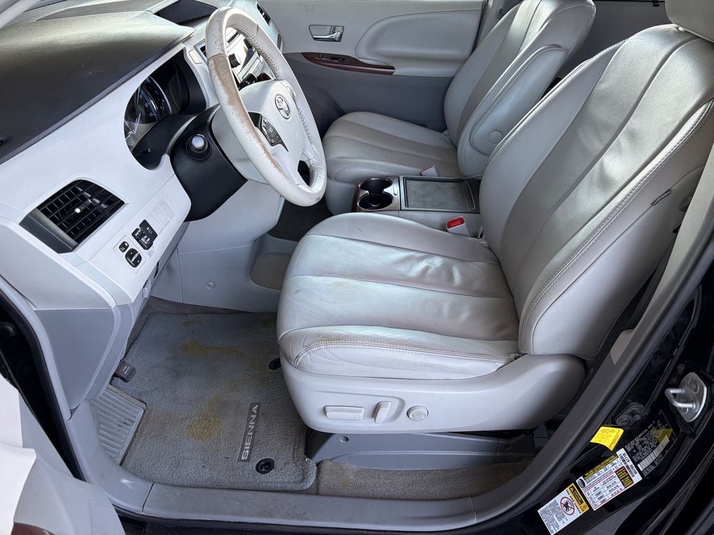 2013 Toyota Sienna XLE 8 Passenger