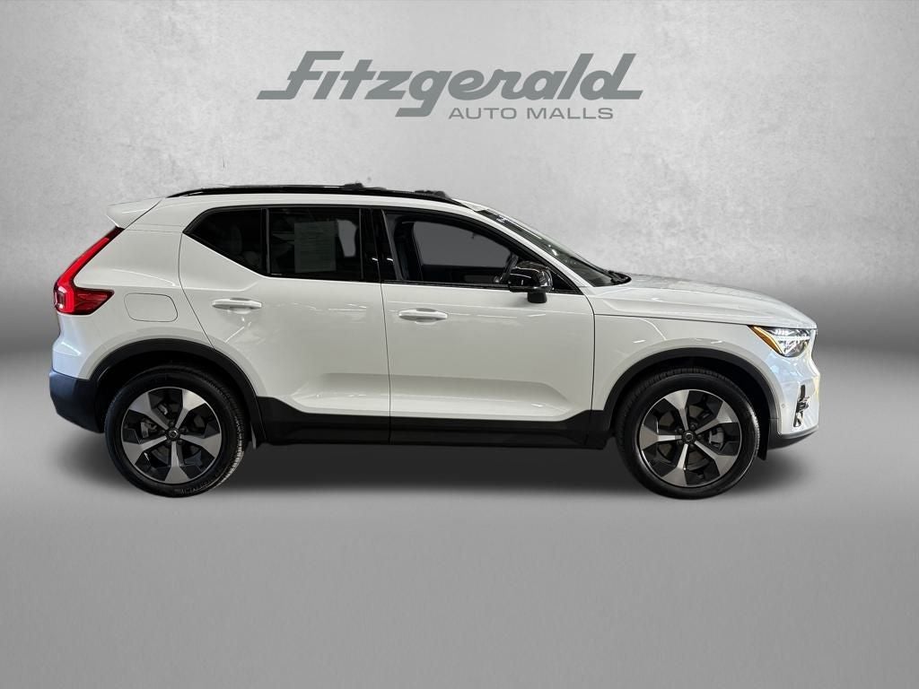 2025 Volvo XC40 B5 Plus Dark Theme
