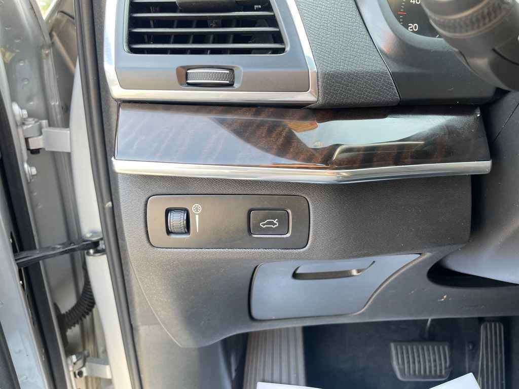 2019 Volvo XC90 T6 Momentum