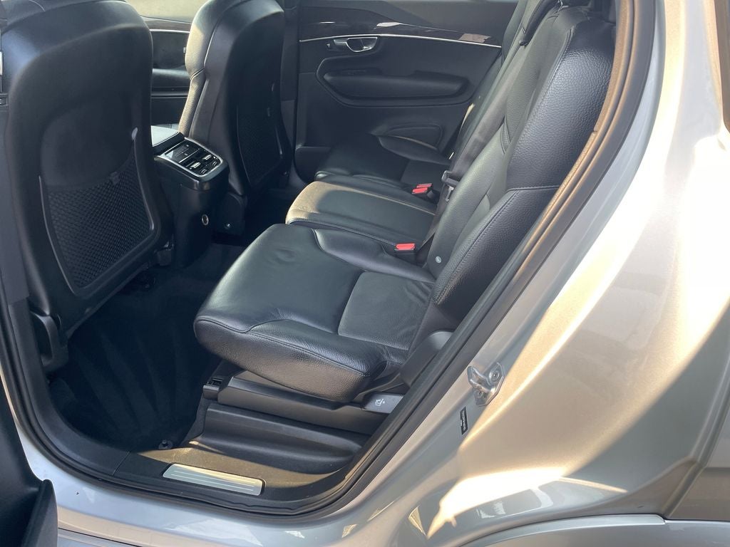 2019 Volvo XC90 T6 Momentum