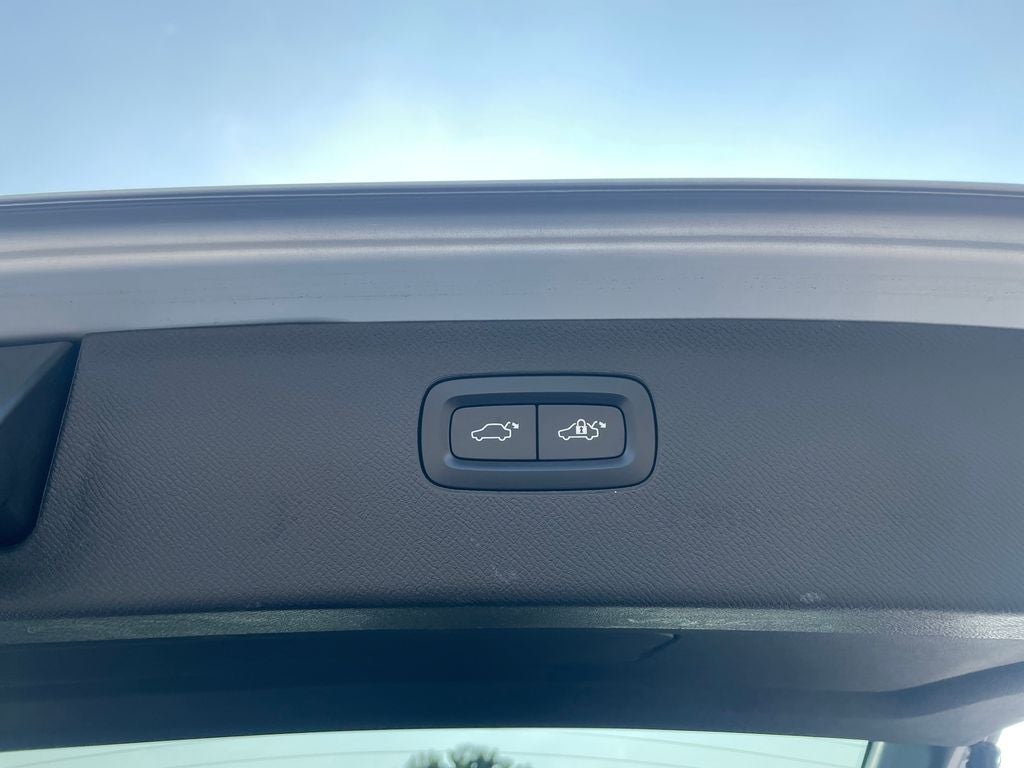 2019 Volvo XC90 T6 Momentum