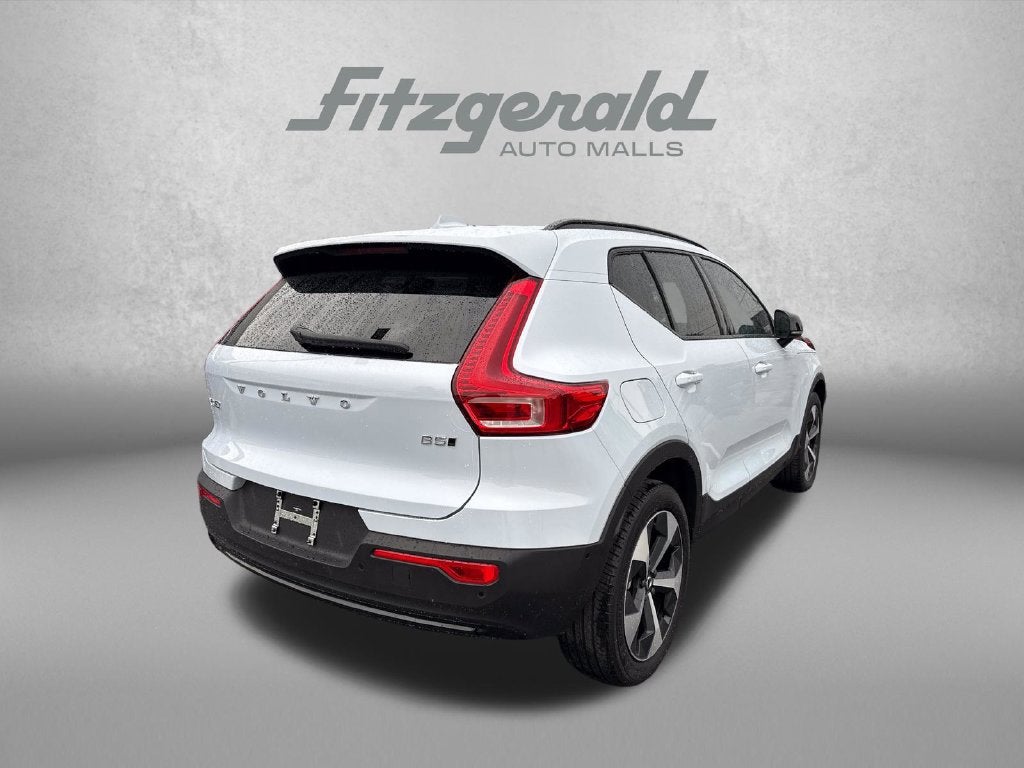 2026 Volvo XC40 B5 Plus
