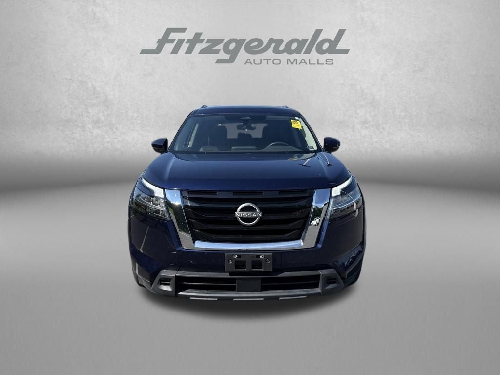 2022 Nissan Pathfinder SV