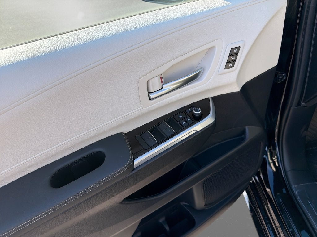 2026 Toyota Sienna Platinum 7 Passenger