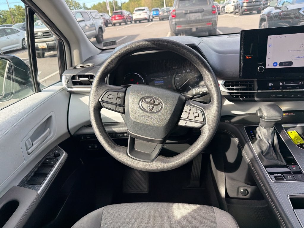 2025 Toyota Sienna LE 8 Passenger