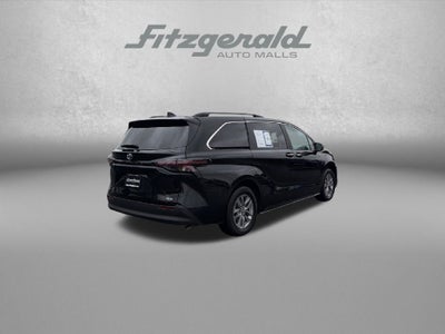 2025 Toyota Sienna XLE 8 Passenger