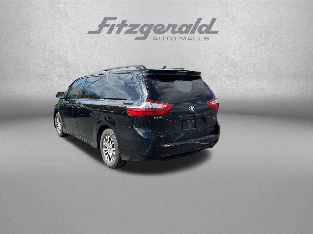 2018 Toyota SIENNA XLE 3.5L XLE 8 Passenger