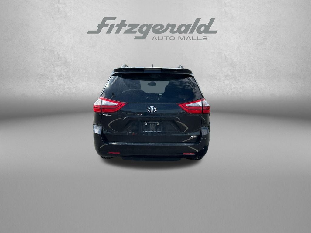 2018 Toyota SIENNA XLE 3.5L XLE 8 Passenger