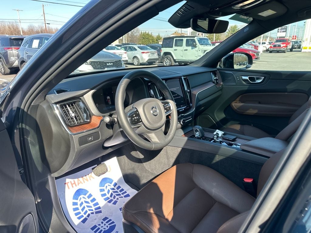 2024 Volvo XC60 B5 Plus Dark Theme