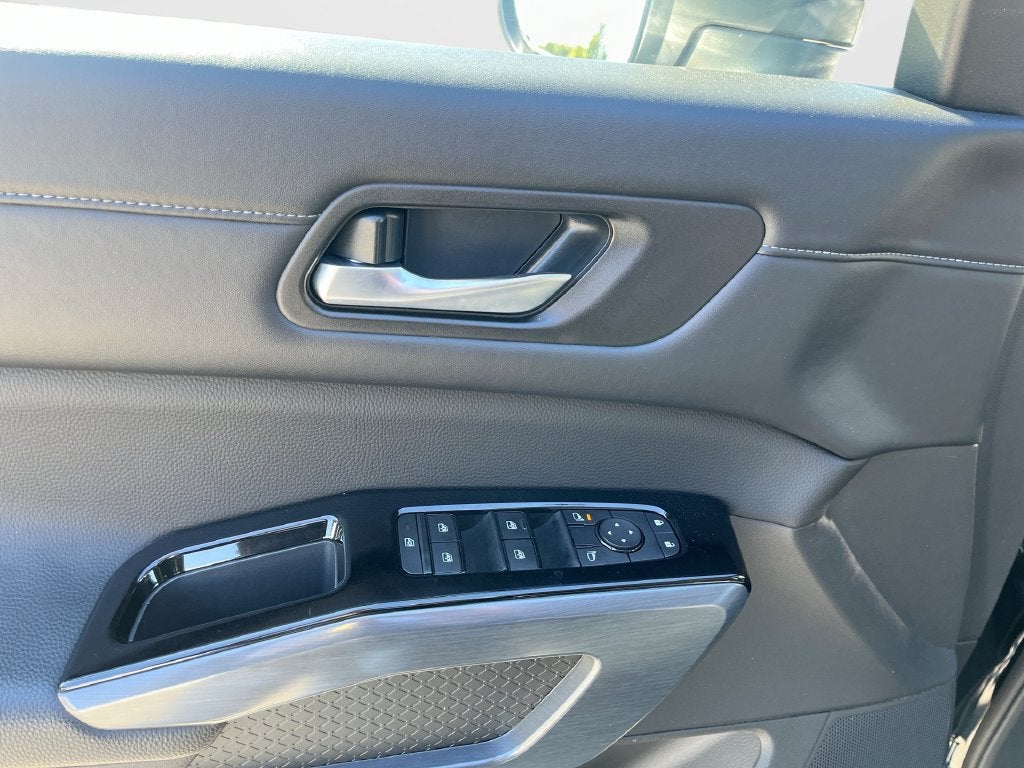 2025 Nissan Pathfinder SL - Photo 20