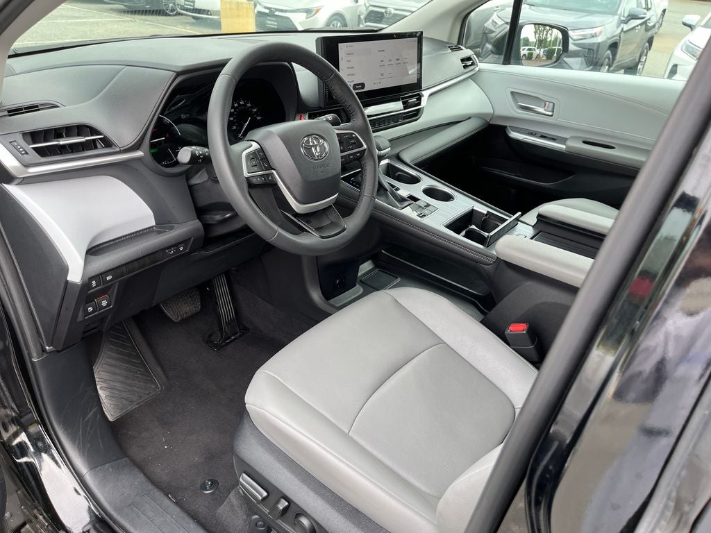 2025 Toyota Sienna XLE 8 Passenger