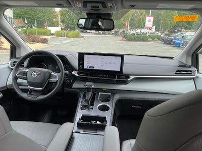 2025 Toyota Sienna XLE 8 Passenger