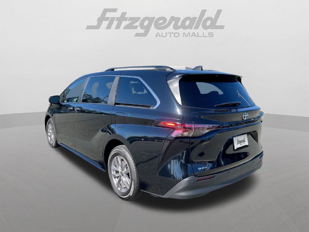 2025 Toyota Sienna XLE 8 Passenger