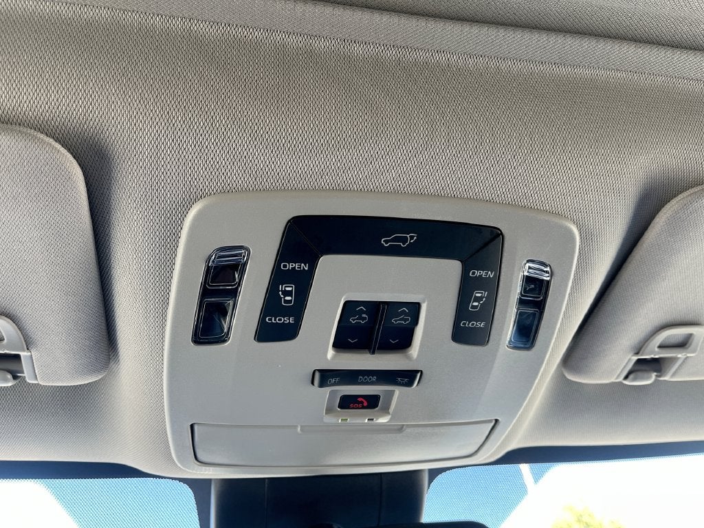 2025 Toyota Sienna XLE 8 Passenger