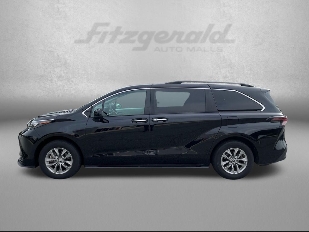 2025 Toyota Sienna XLE 8 Passenger