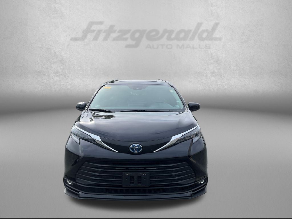 2025 Toyota Sienna XLE 8 Passenger